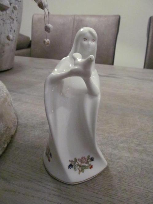 Royal Tara Ierland Beeld Dame met Duif, Verzamelen, Beelden en Beeldjes, Zo goed als nieuw, Mens, Ophalen of Verzenden