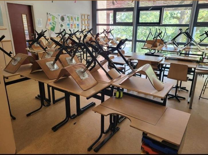 GEZOCHT schoolmeubilair schoolmeubels tafels en stoelen, Diversen, Schoolbenodigdheden, Ophalen