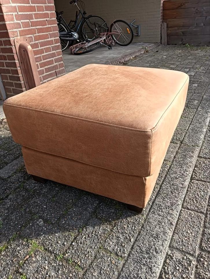 Lederen poef zit bank, Huis en Inrichting, Banken | Voetenbanken en Poefen, Zo goed als nieuw, Rechthoekig, Ophalen