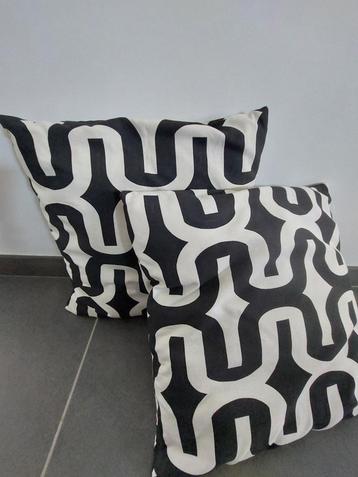 2 moderne kussens set zwart wit rits uitwasbaar 40 x 40 cm beschikbaar voor biedingen