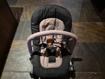 Leuke wipstoel met speeltjes beschikbaar voor biedingen