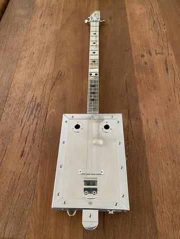 Cigar box Guitar  ( 3 string )   Cigarbox beschikbaar voor biedingen