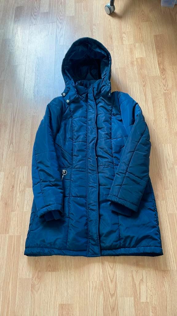 Blauwe winterjas maat 42, Kleding | Dames, Jassen | Winter, Zo goed als nieuw, Maat 42/44 (L), Blauw, Ophalen of Verzenden