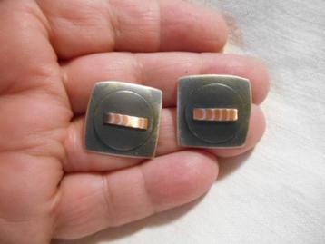 Handgemaakte aluminium oorbellen met koperen accent beschikbaar voor biedingen