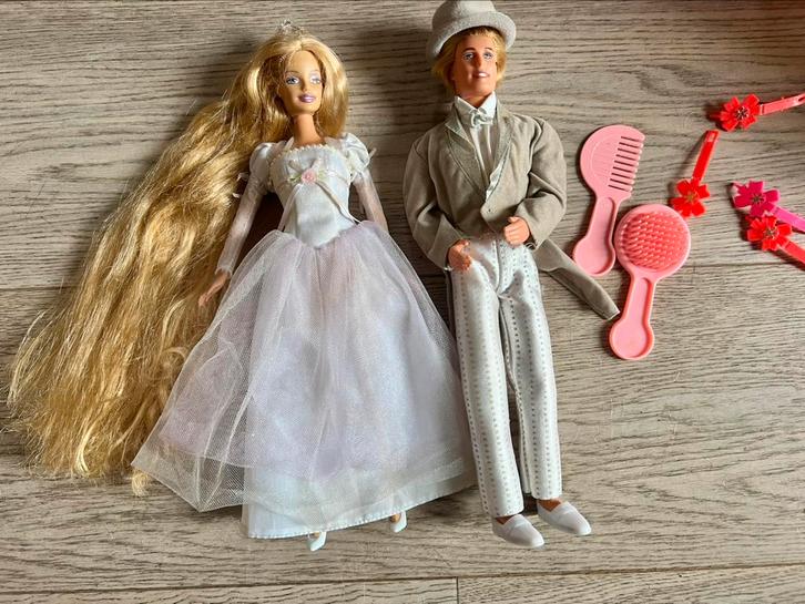 Barbie prins en prinses met koets/slee, Kinderen en Baby's, Speelgoed | Poppen, Zo goed als nieuw, Barbie, Ophalen of Verzenden