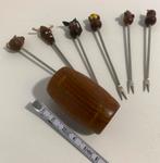 Vintage Cocktail Prikkers Set met Houten Figuren, Huis en Inrichting, Ophalen of Verzenden, Gebruikt, Hout, Los bestek