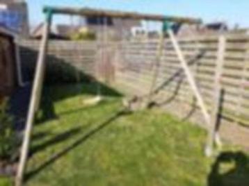 Schommel met accesoires beschikbaar voor biedingen