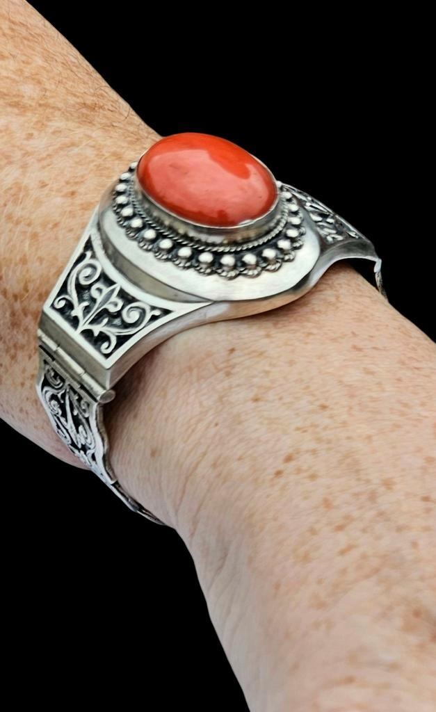 Prachtige Zilveren Armband met Grote Bloedkoraal Hollands, Sieraden, Tassen en Uiterlijk, Antieke sieraden, Armband, Zilver, Ophalen of Verzenden
