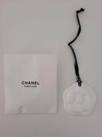 CHANEL CAMÉLIA HANGER geursteen voor parfum, Verzamelen, Parfumverzamelingen, Ophalen of Verzenden, Nieuw, Miniatuur
