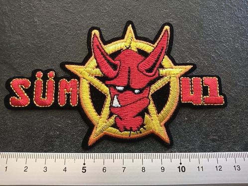 Sum 41  vrij mooie nieuwe shaped patch s184, Verzamelen, Muziek, Artiesten en Beroemdheden, Nieuw, Kleding, Verzenden