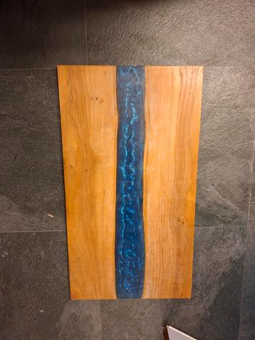 Houten Tafelblad met Epoxy Rivier beschikbaar voor biedingen