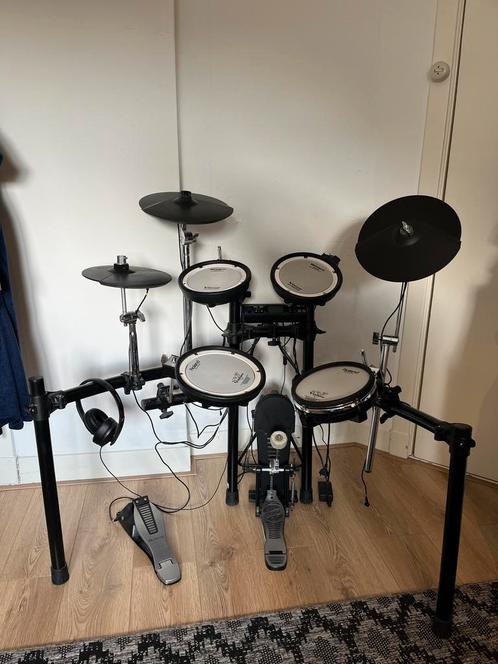 Roland TD-4 Elektrisch Drumstel met mesh heads + koptelefoon, Muziek en Instrumenten, Drumstellen en Slagwerk, Zo goed als nieuw