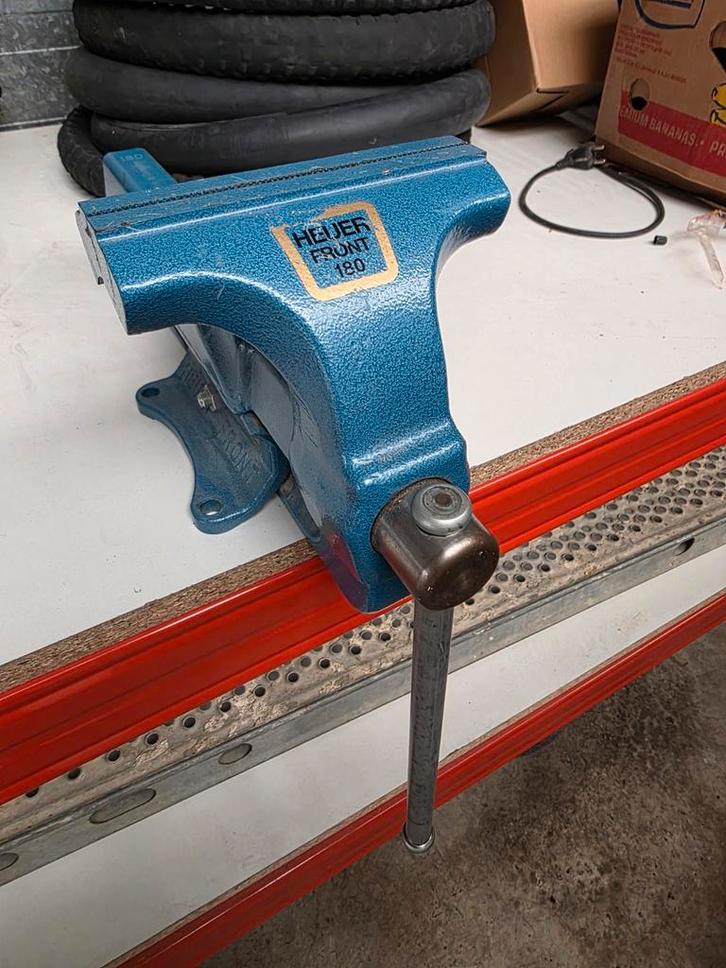 Heuer Bankschroef 180 - Zo Goed Als Nieuw!, Doe-het-zelf en Verbouw, Gereedschap | Handgereedschap, Ophalen