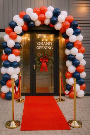 Prachtige Backdrop en Rode loper met Luxe paaltjes te huur beschikbaar voor biedingen