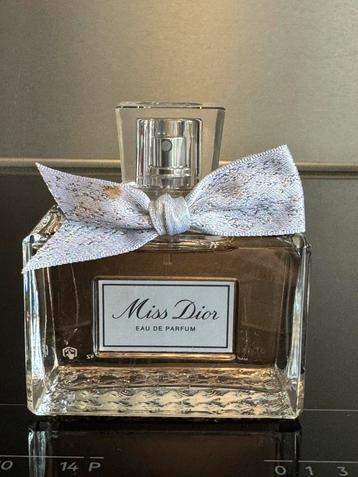 Miss dior 100ml eau de parfum vlekje op het strikje beschikbaar voor biedingen