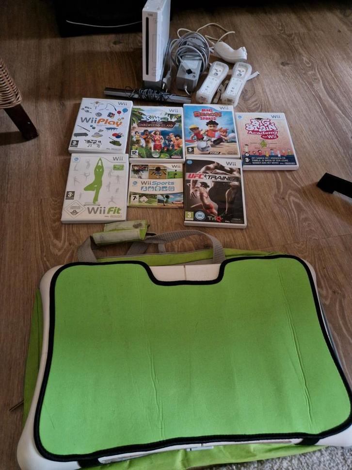 Nintendo Wii Compleet Pakket met Games & Wii Fit!, Spelcomputers en Games, Spelcomputers | Nintendo Wii, Ophalen