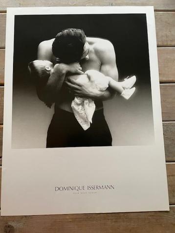 Zwart wit foto / poster. Vader en kind. Dominique Issermann. beschikbaar voor biedingen