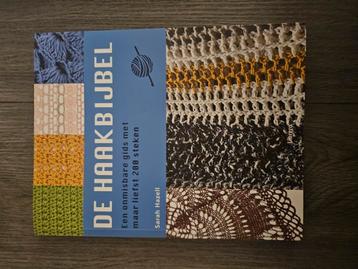 2x Haakboeken (Haakbijbel en 200 leuke ideeën) beschikbaar voor biedingen