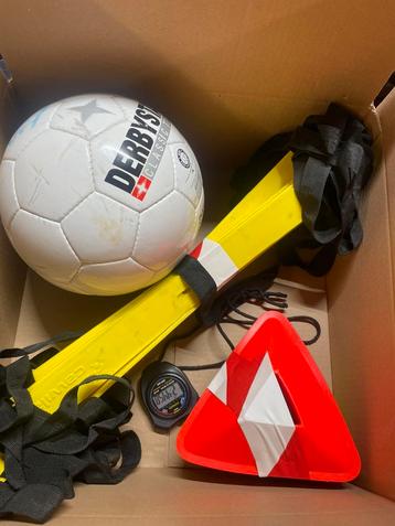 Trainingspakket met loopladder, trainingshoedjes en bal beschikbaar voor biedingen