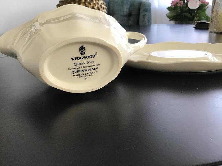 Wedgwood Queen's Plain Juskom met onderschotel, Antiek en Kunst, Antiek | Servies compleet, Ophalen of Verzenden