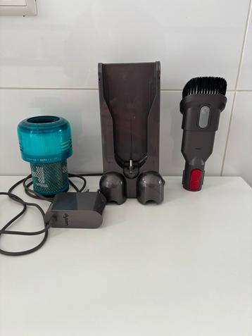 Dyson v12 wandhouder en filter en opzetstuk beschikbaar voor biedingen