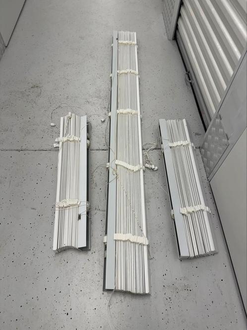 Witte houten jaloezie 80x130 – strak & modern, Huis en Inrichting, Stoffering | Gordijnen en Lamellen, Zo goed als nieuw, 100 tot 150 cm