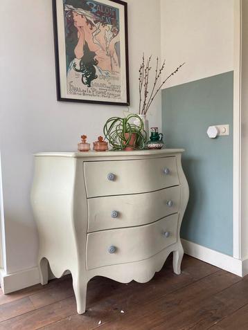 Toffe buikcommode / dressoir beschikbaar voor biedingen