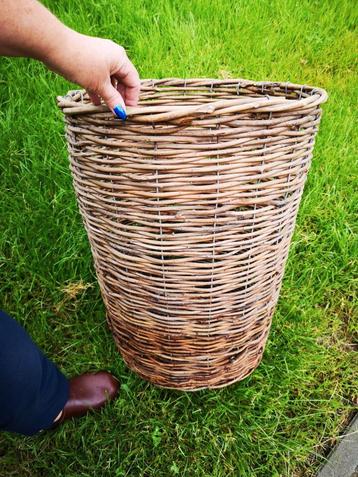 Rieten mand 60 cm hoog beschikbaar voor biedingen
