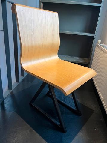 Solid wood chair with steel base beschikbaar voor biedingen