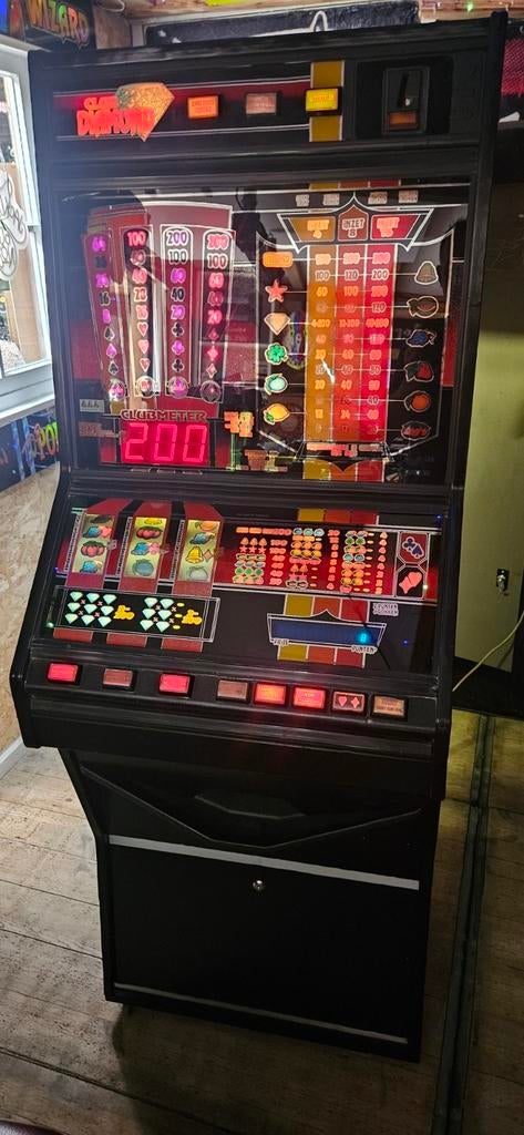 Club diamond euro in & uit., Verzamelen, Automaten | Gokkasten en Fruitautomaten, Overige munten, Ophalen of Verzenden, Zo goed als nieuw