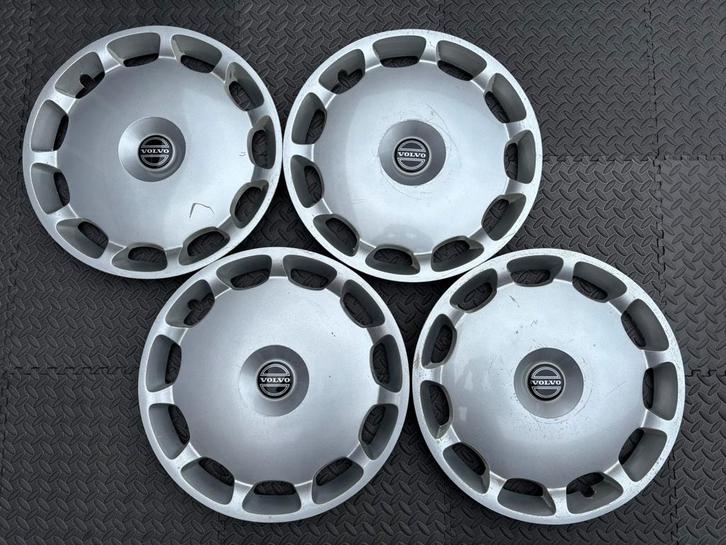 Set orig Volvo V50, V60, S60, S80 en V70 wieldoppen 16 inch, Auto diversen, Wieldoppen, Gebruikt, Ophalen of Verzenden