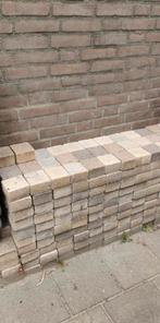Gratis beige kobbelstones, Tuin en Terras, Tegels en Klinkers, Ophalen of Verzenden, Zo goed als nieuw, Beton, Klinkers