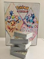 Prismatic Evolutions Binder + Bulk Pokémon, Hobby en Vrije tijd, Ophalen of Verzenden, Zo goed als nieuw, Meerdere kaarten