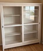 GEZOCHT: Ikea Granemo vitrinekast met schuifdeuren, Huis en Inrichting, Kasten | Vitrinekasten, Ophalen of Verzenden, Zo goed als nieuw