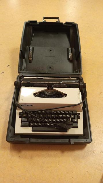 Vintage Gabriele 2000 typemachine beschikbaar voor biedingen