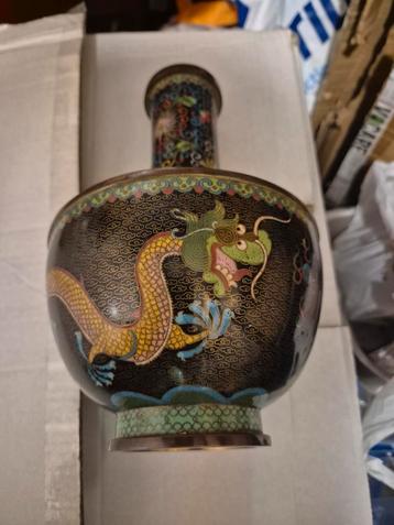 Oude Bronzen Vaas met Drakenmotief beschikbaar voor biedingen