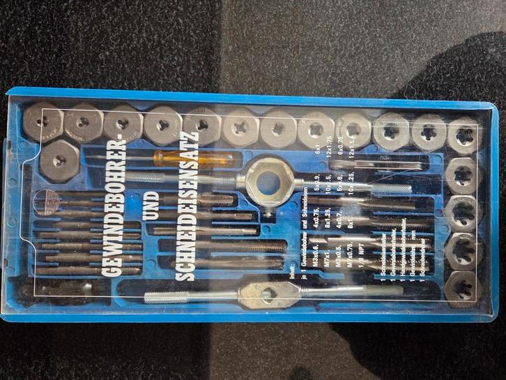 Tap- en snijset Gewindebohrer- und Schneideisensatz, Doe-het-zelf en Verbouw, Gereedschap | Handgereedschap, Gebruikt, Ophalen of Verzenden