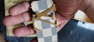 louis vuitton riem witte  beschikbaar voor biedingen