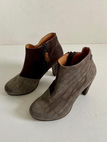 G486 Nieuw: Grotesque maat 37 lage laarsjes laarzen hak beschikbaar voor biedingen