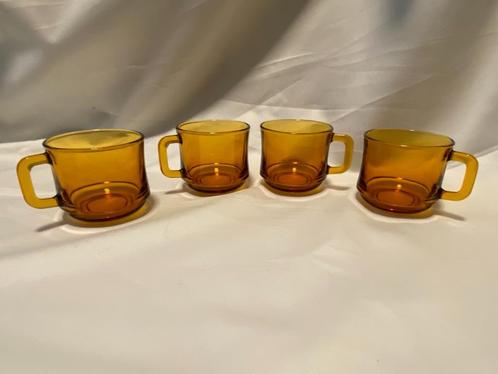 Retro Set van 4 Duralex France kopjes, Huis en Inrichting, Keuken | Servies, Gebruikt, Kop(pen) en/of Schotel(s), Overige stijlen