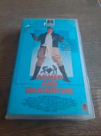 Armed and Dangerous videoband. John Candy, Ophalen of Verzenden, Gebruikt, Komedie