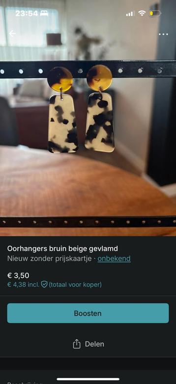 Oorbellen beschikbaar voor biedingen