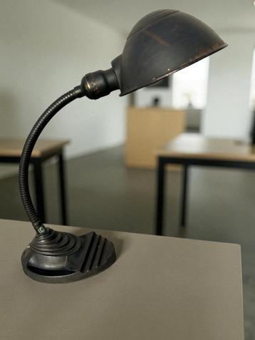 Art Deco gietijzeren bureaulamp Eagle, ‘20 jaren  # 9774 beschikbaar voor biedingen