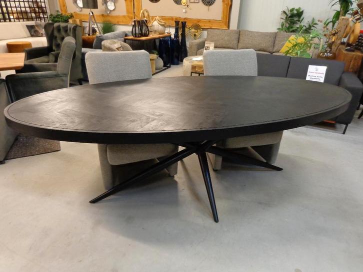 Eetkamertafel Herringbone UrbanSofa, Huis en Inrichting, Stoelen, Nieuw, Vijf, Zes of meer stoelen, Hout, Metaal, Zwart, Ophalen