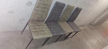 eettafel stoelen  beschikbaar voor biedingen