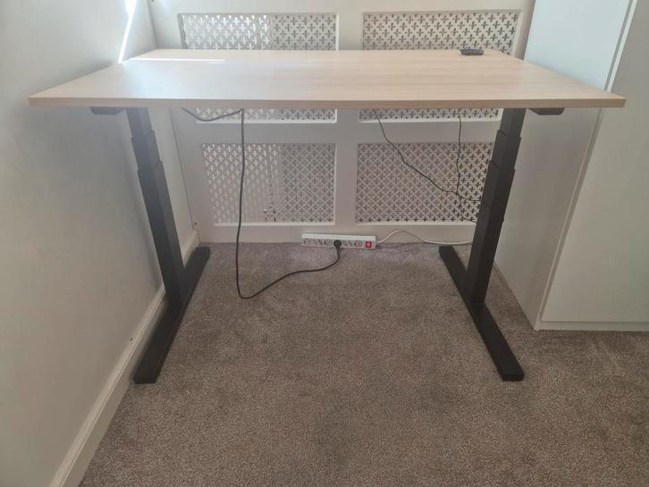 Elektrisch Zit-Sta Bureau 80x120cm, Huis en Inrichting, Bureaus, Zo goed als nieuw, Bureau, Elektrisch, In hoogte verstelbaar