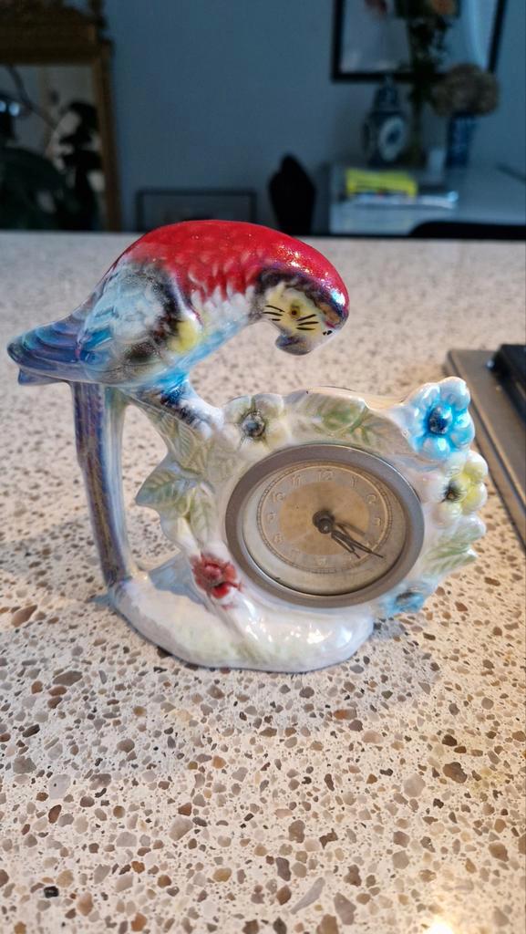 Vintage Porseleinen Klokje met Papegaai - Made in Germany, Antiek en Kunst, Antiek | Klokken, Ophalen of Verzenden