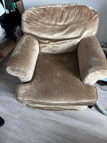 GRATIS STOEL GOUD