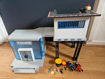 Playmobil Politiebureau met Agent en Boef in cel beschikbaar voor biedingen
