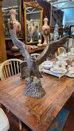 Super grote bronzen adelaar., Ophalen